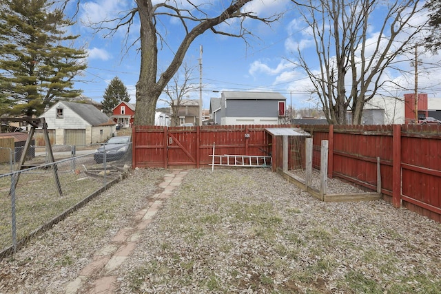1227 E Chestnut St, Lancaster, OH 43130 - view of yard featuring a fenced backyard, a gate, and a residential view