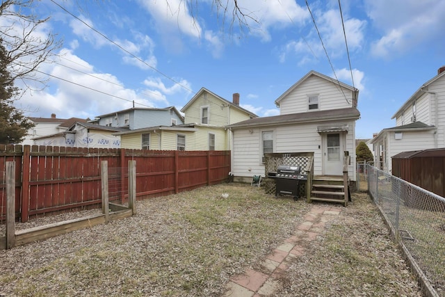 1227 E Chestnut St, Lancaster, OH 43130 - back of property with a fenced backyard