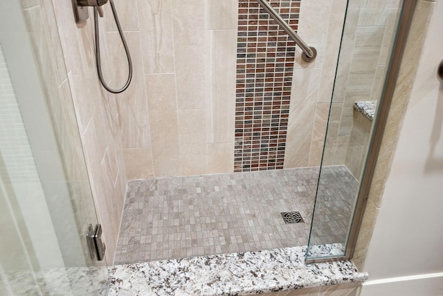 full bath with tiled shower