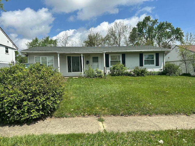 ranch-style house featuring a front lawn