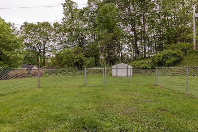 1234 E Fair Ave, Lancaster, OH 43130 - view of yard featuring a storage shed, an outbuilding, and fence