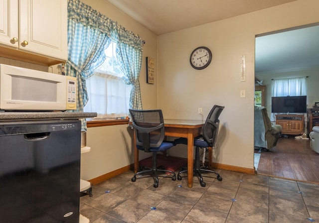 1234 E Fair Ave, Lancaster, OH 43130 - dining space with baseboards