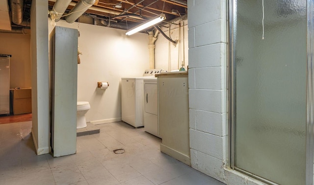 1234 E Fair Ave, Lancaster, OH 43130 - laundry area with baseboards, laundry area, and separate washer and dryer