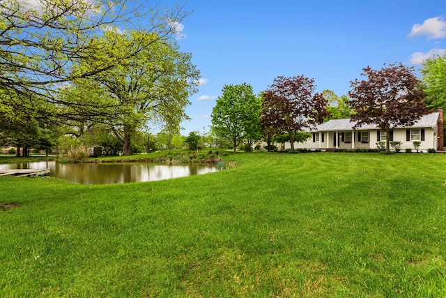 view of yard featuring a water view