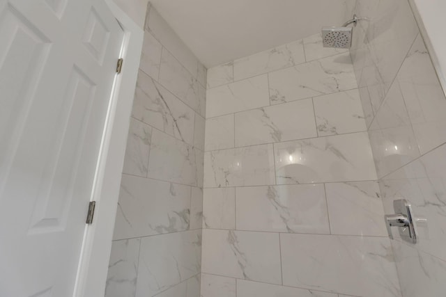 details featuring tiled shower