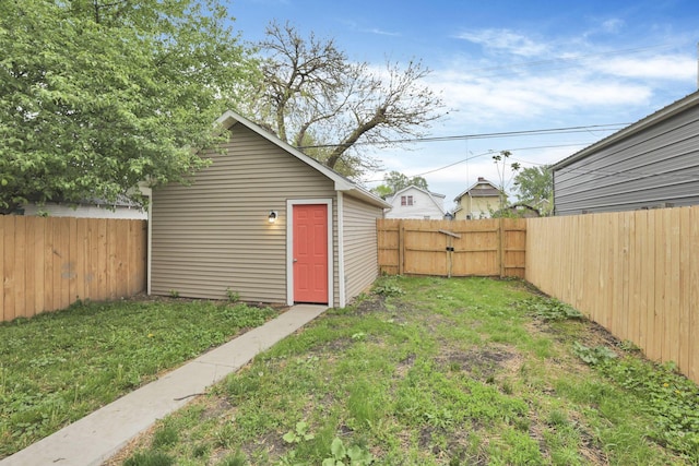view of outdoor structure with an outdoor structure and a fenced backyard