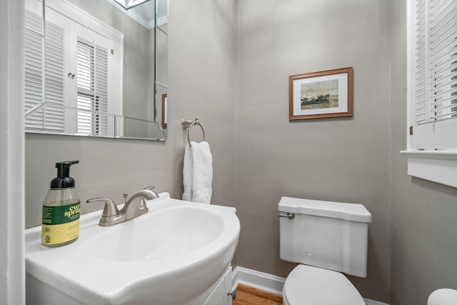 1920 Chatfield Rd, Columbus, OH 43221 - bathroom featuring toilet, vanity, and baseboards