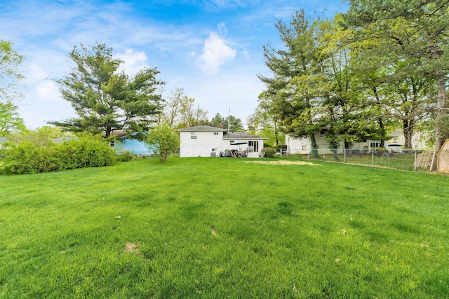 6065 Batavia Rd, Westerville, OH 43081 - view of yard featuring fence
