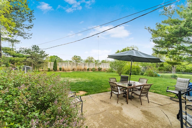 6065 Batavia Rd, Westerville, OH 43081 - view of patio featuring a fenced backyard and outdoor dining area