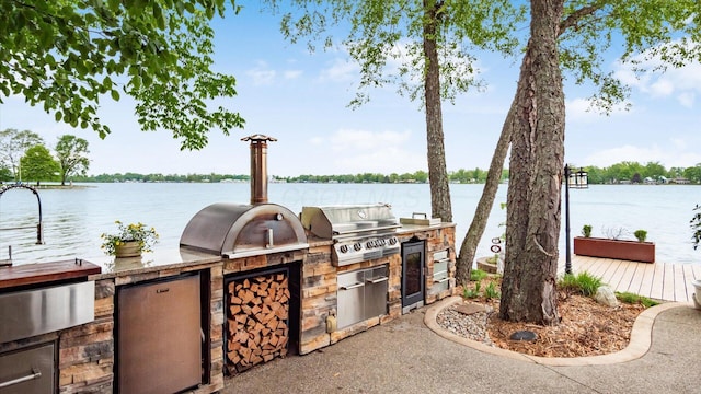 11290 Honeycreek Rd NW, Thornville, OH 43076 - view of patio with a sink and a water view