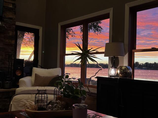 11290 Honeycreek Rd NW, Thornville, OH 43076 - living room with a water view