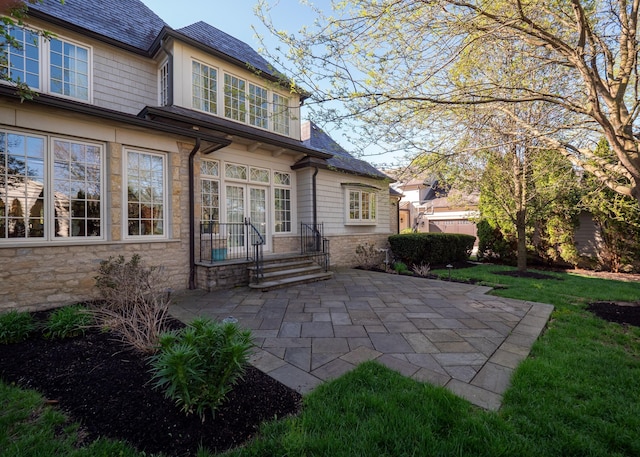 2528 Onandaga Dr, Upper Arlington, OH 43221 - back of property featuring stone siding and a patio area