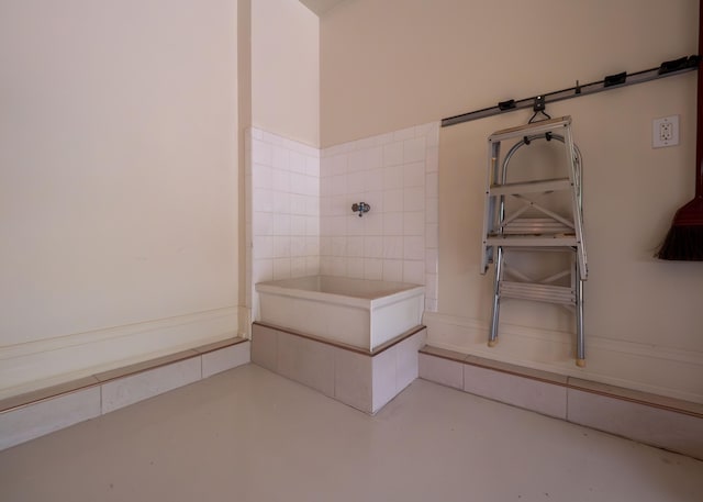 2528 Onandaga Dr, Upper Arlington, OH 43221 - full bathroom with concrete flooring and pet washing area
