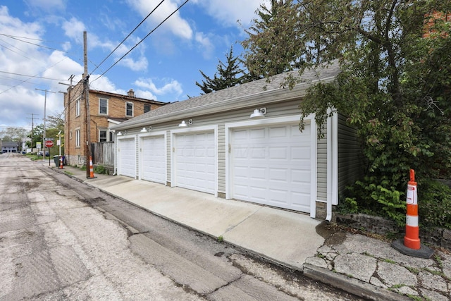 1010 Bruck St, Columbus, OH 43206 - view of garage