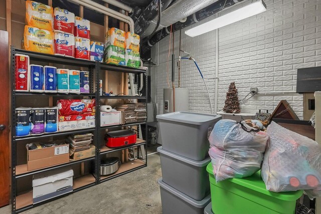 1574 Brooke Park Dr, Circleville, OH 43113 - storage area with water heater