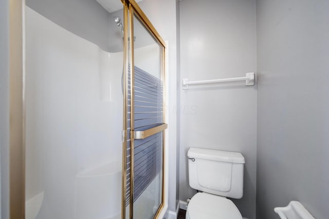 full bathroom featuring a stall shower and toilet