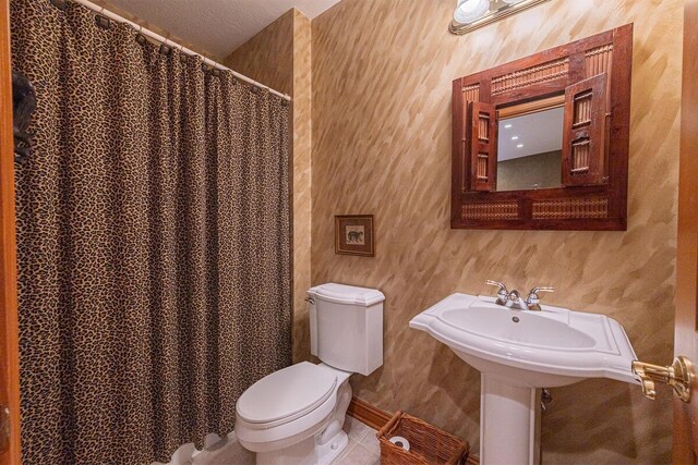 8884 Filiz Ln, Powell, OH 43065 - bathroom featuring toilet and curtained shower