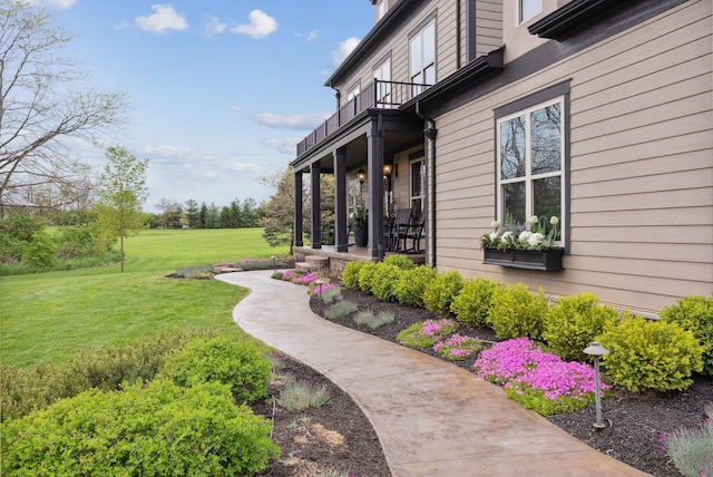 view of yard with a balcony