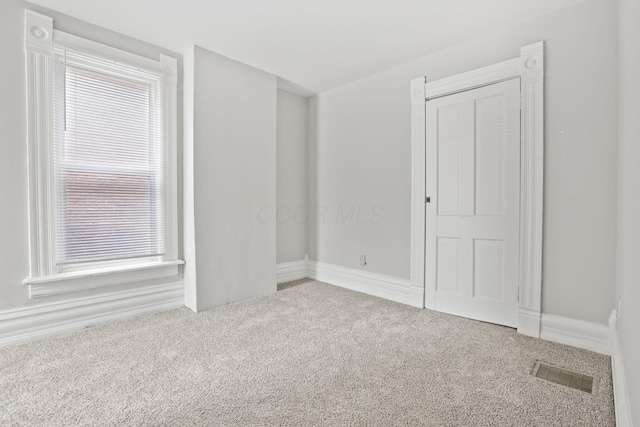 838 Wilson Ave, Columbus, OH 43206 - unfurnished room featuring carpet flooring, healthy amount of natural light, and baseboards