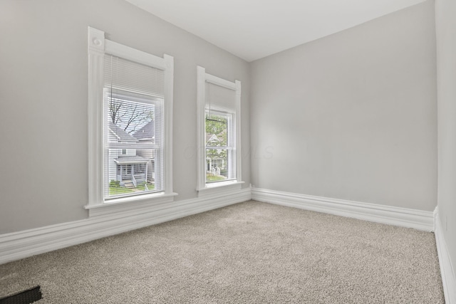 838 Wilson Ave, Columbus, OH 43206 - carpeted empty room featuring baseboards