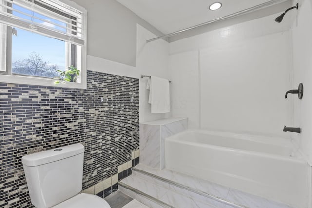 838 Wilson Ave, Columbus, OH 43206 - full bath with bathtub / shower combination, toilet, recessed lighting, and tile walls