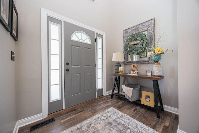 1923 Mallow Ln, Grove City, OH 43123 - entryway with wood finished floors and baseboards