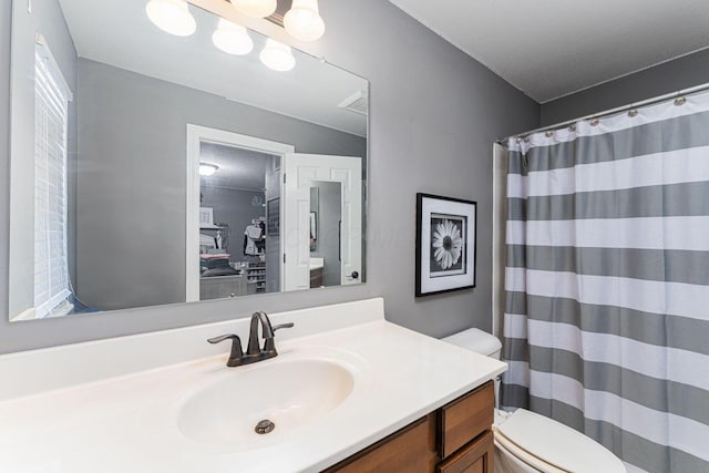 1923 Mallow Ln, Grove City, OH 43123 - full bath with toilet, vanity, and curtained shower
