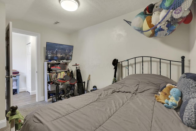 265 E St, Buckeye Lake, OH 43008 - carpeted bedroom featuring a textured ceiling and baseboards