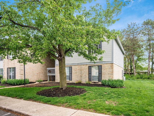2059 Park Run Dr Unit D, Columbus, OH 43220 - view of front facade with brick siding and a front yard