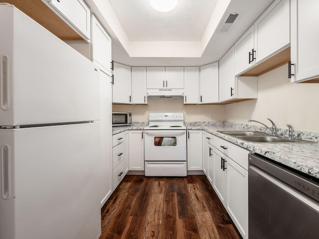 2059 Park Run Dr Unit D, Columbus, OH 43220 - kitchen featuring under cabinet range hood, visible vents, a sink, stainless steel appliances, and dark wood-style floors