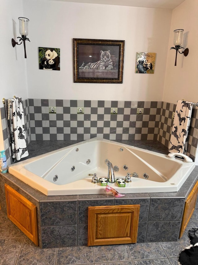 1305 Bald Hill Rd, Zanesville, OH 43701 - bathroom featuring a whirlpool tub