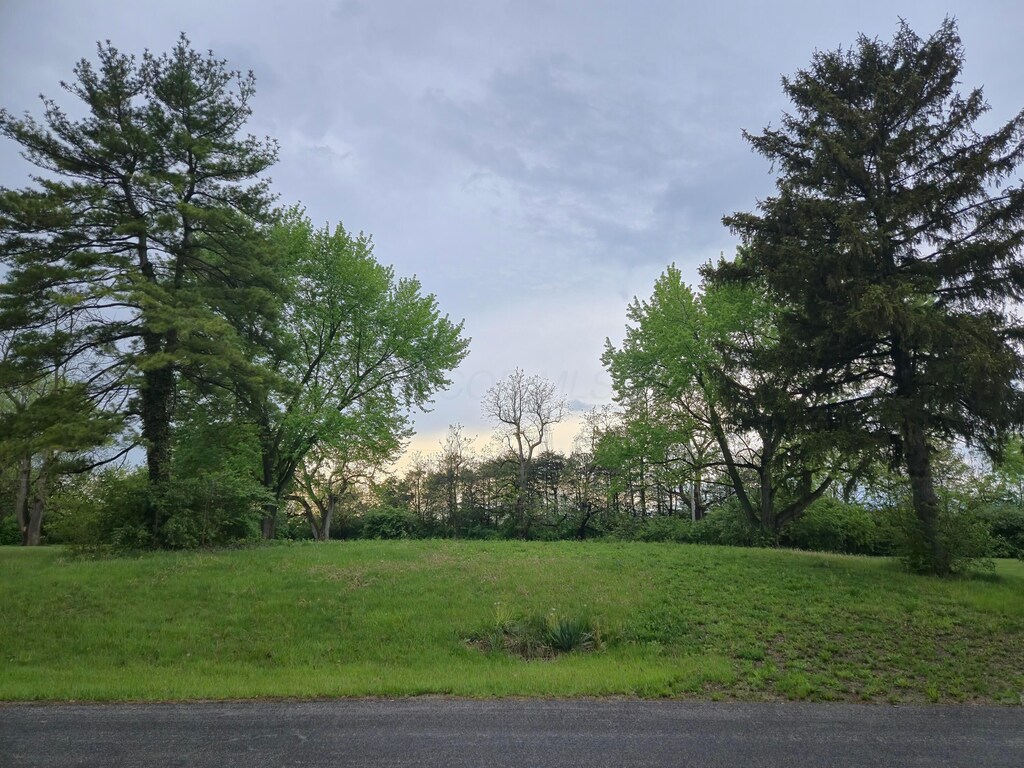 2362 Berry Hill Dr, Grove City, OH 43123
