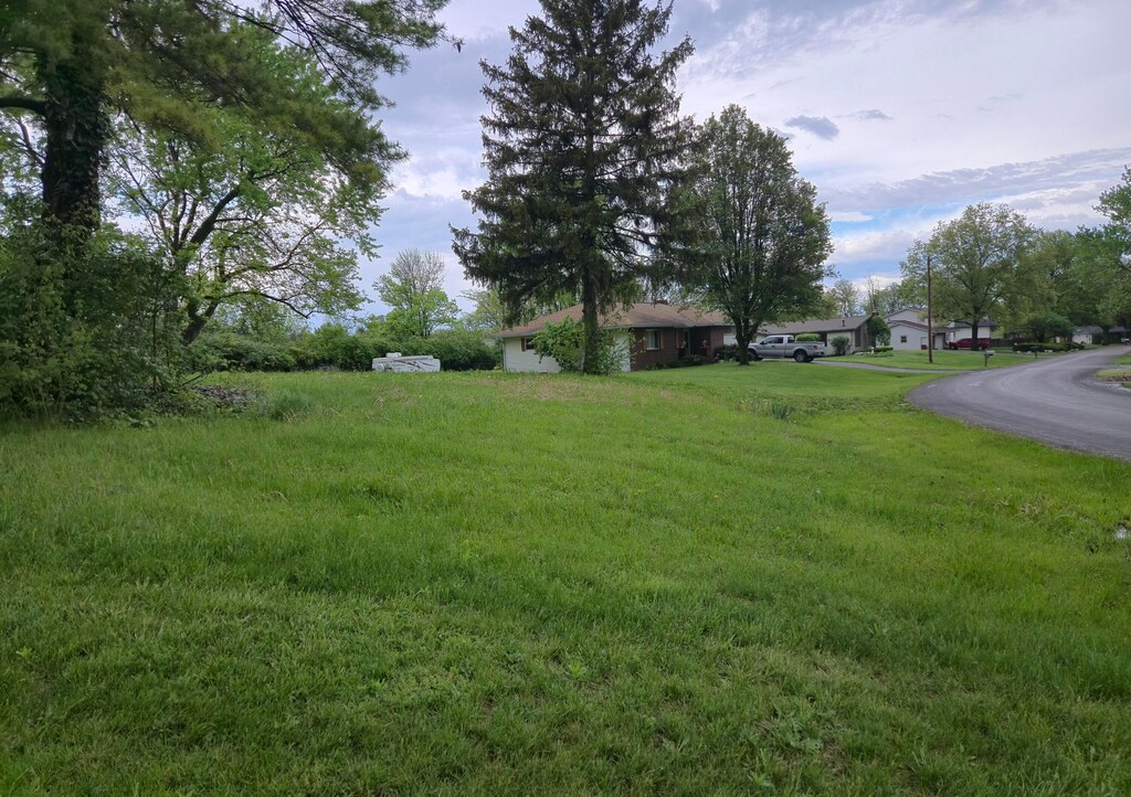 2362 Berry Hill Dr, Grove City, OH 43123