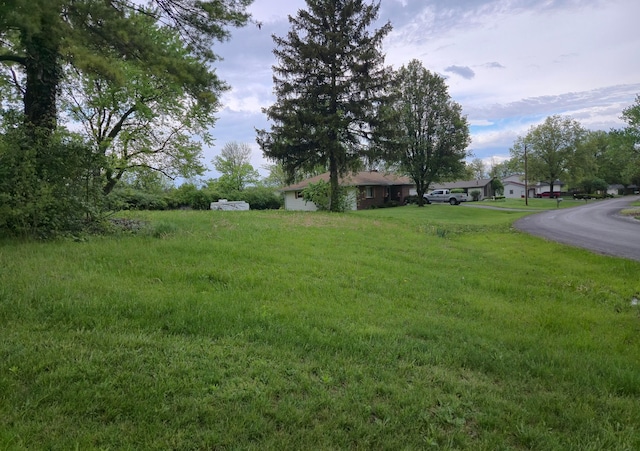 2362 Berry Hill Dr, Grove City, OH 43123