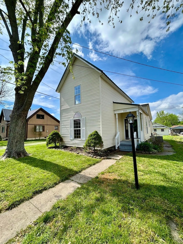 view of front of property with a front lawn