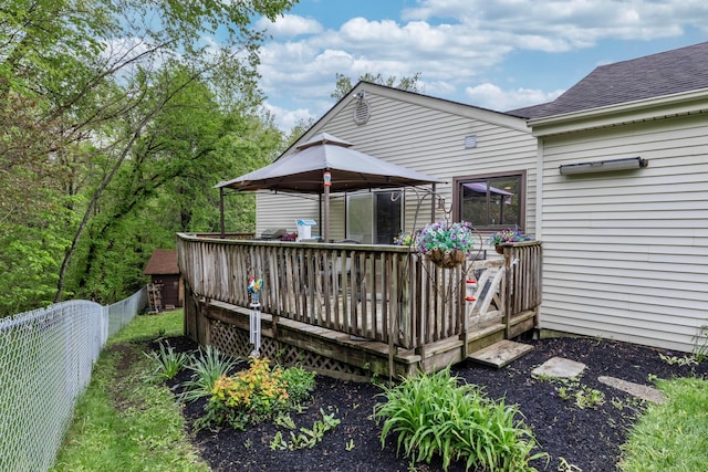 1702 Valley Forge Dr, Lancaster, OH 43130 - wooden deck featuring fence