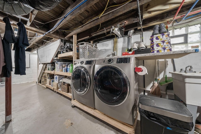 basement featuring a sink and independent washer and dryer