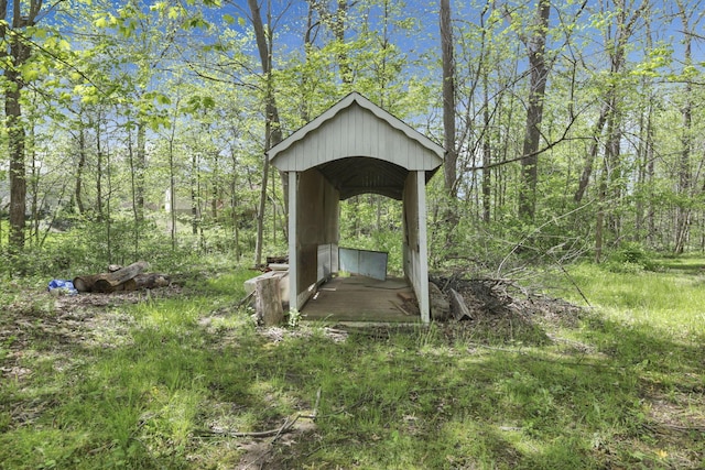 view of outdoor structure