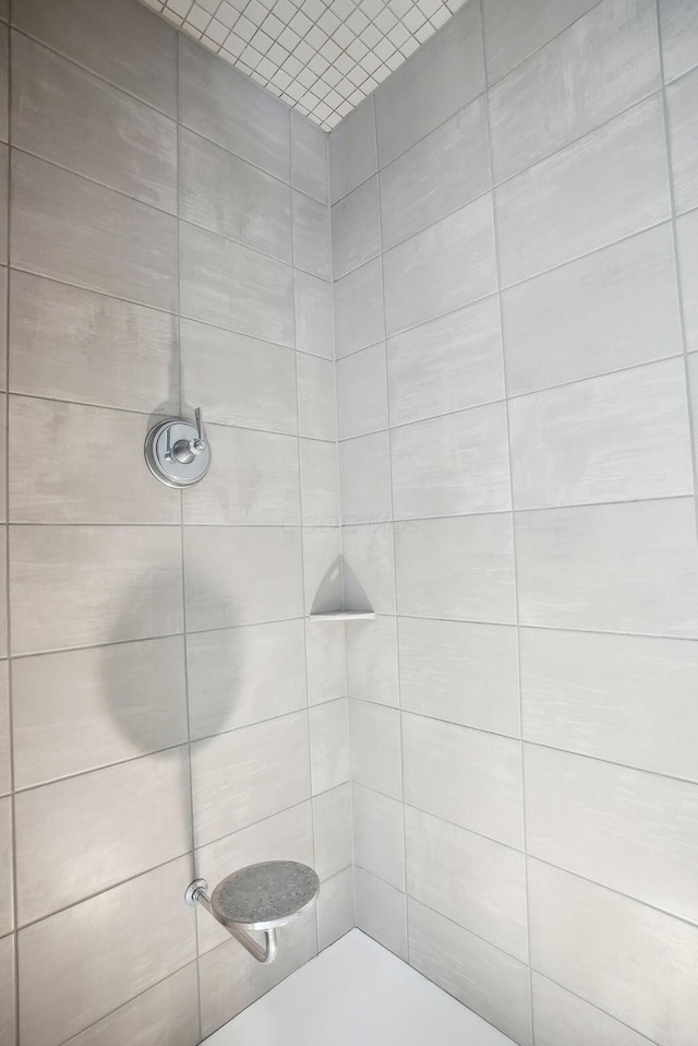 full bath featuring tiled shower