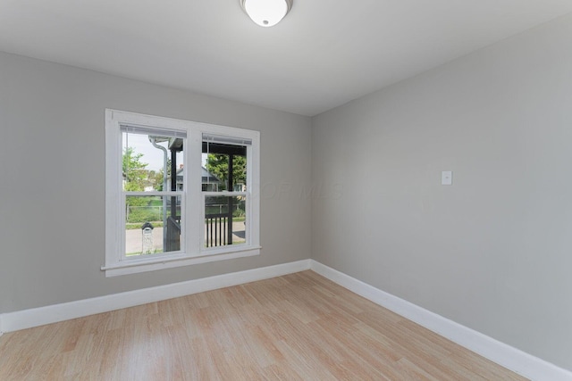 901 Campbell Ave, Columbus, OH 43223 - unfurnished room with light wood-style flooring and baseboards