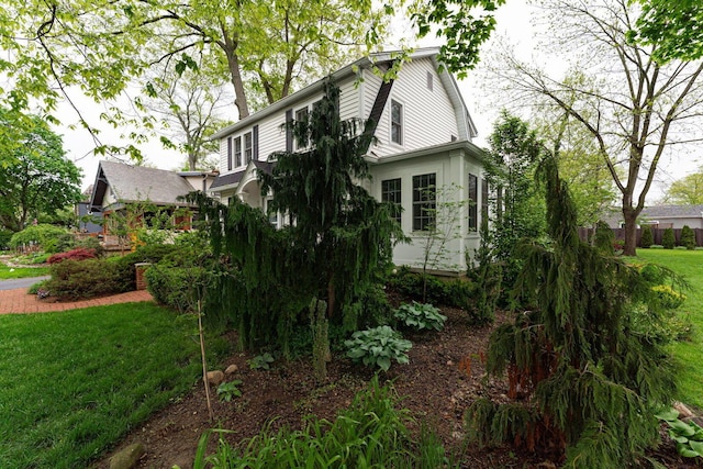 2842 Powell Ave, Columbus, OH 43209 - view of side of home featuring a yard