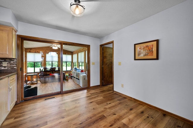 6730 Tussic Rd, Westerville, OH 43082 - dining room with light wood-style floors, baseboards, a ceiling fan, and vaulted ceiling