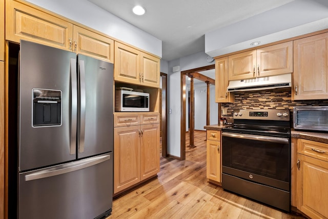 6730 Tussic Rd, Westerville, OH 43082 - kitchen featuring stainless steel appliances, under cabinet range hood, light brown cabinets, light wood-style flooring, and decorative backsplash