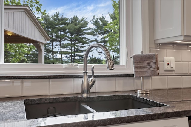 833 Bluffway Dr, Columbus, OH 43235 - kitchen view of white cabinetry and dark stone countertops