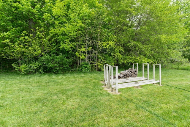 view of green lawn