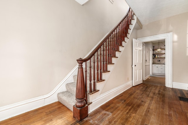 626 Evans St, Newark, OH 43055 - staircase featuring hardwood / wood-style floors and baseboards