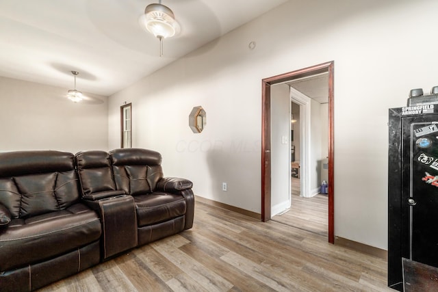 626 Evans St, Newark, OH 43055 - living room featuring light wood-style flooring and a ceiling fan