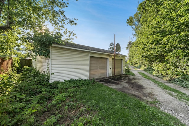 626 Evans St, Newark, OH 43055 - view of detached garage