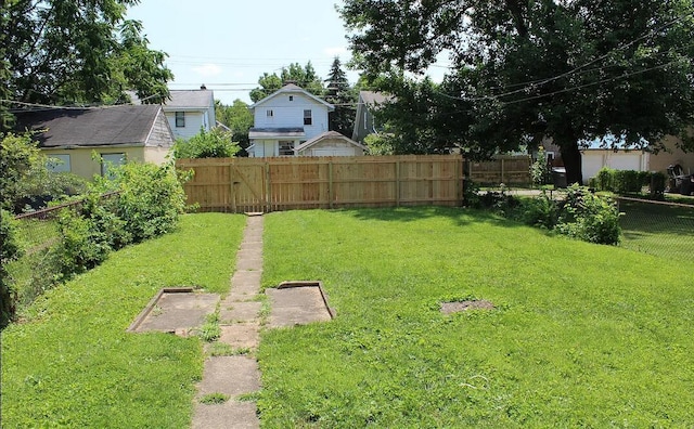 view of yard featuring a fenced backyard
