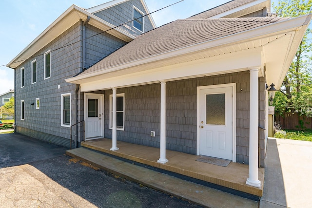 1225 Eastview Ave, Columbus, OH 43212 - back of house with a shingled roof and a porch